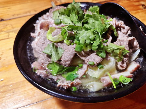 冬日暖心之選 一碗熱氣騰騰的羊肉米粉